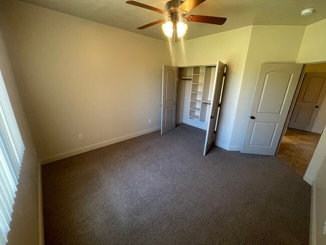 Building Photo - Great home and Pet Friendly!!  ADA tub/shower