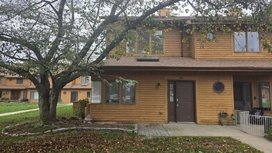 Building Photo - 2 Bedroom 2 Bathroom Townhome