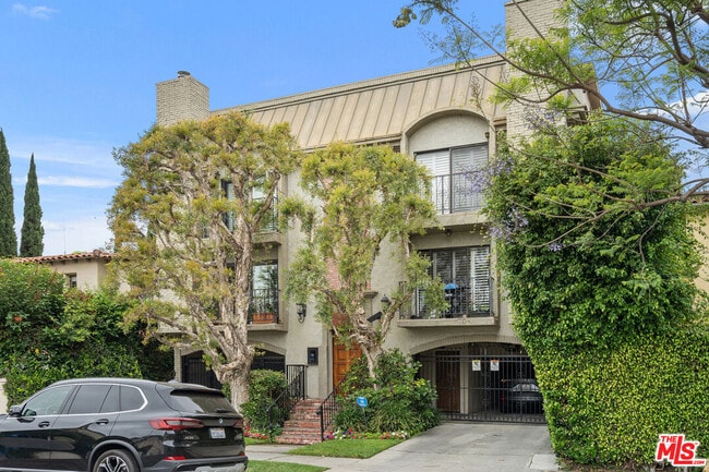 Primary Photo - 839 S Holt Ave