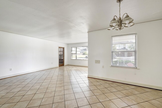 Building Photo - 5004 Holt St