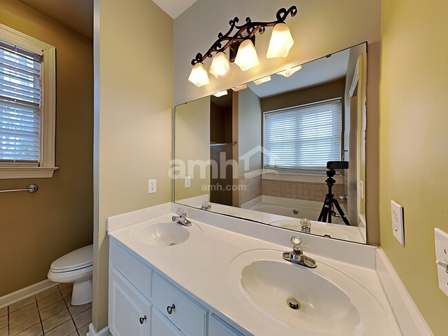 Building Photo - 1100 Secotan Pl
