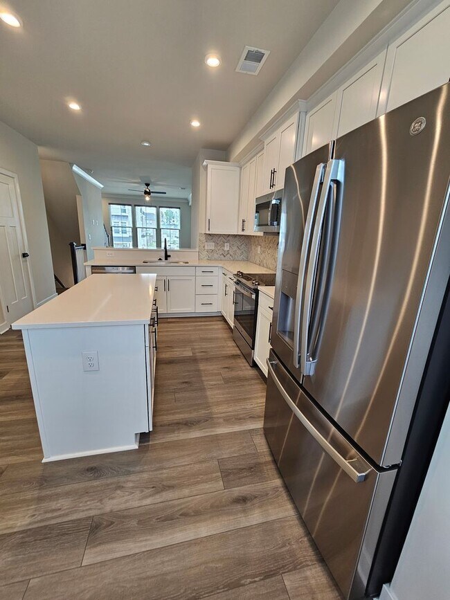 Building Photo - 3 bedroom 3.5 Bath - Long Term Rental in Myrtle Beach, SC