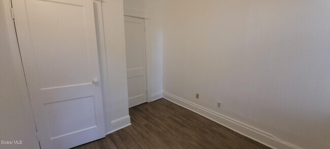 Building Photo - 9 St Joseph's Terrace