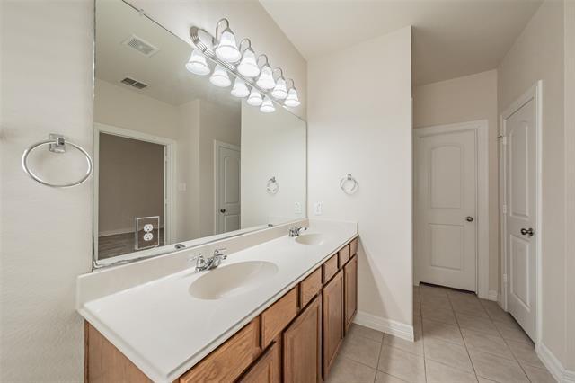 Building Photo - 1313 Catbird Dr