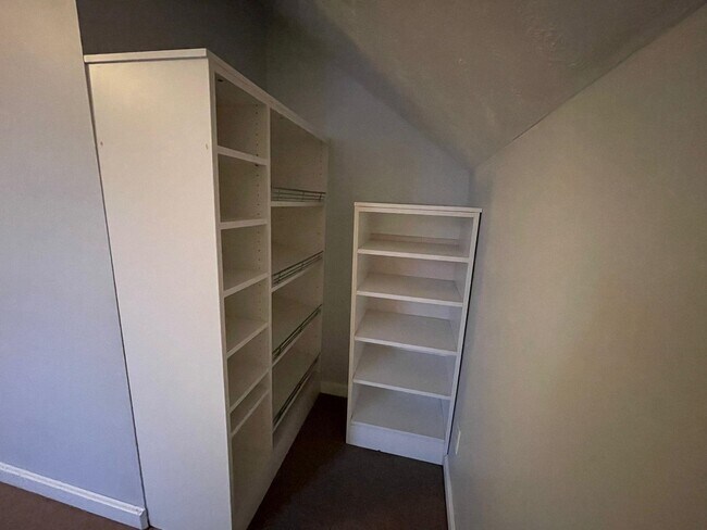 Building Photo - 114 Walnut St