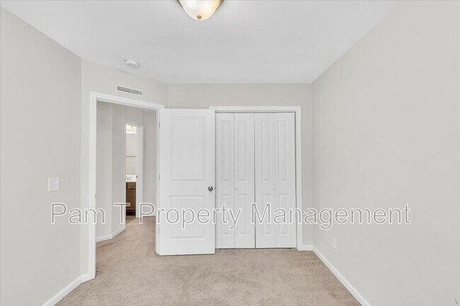 Building Photo - 213 Cromer St