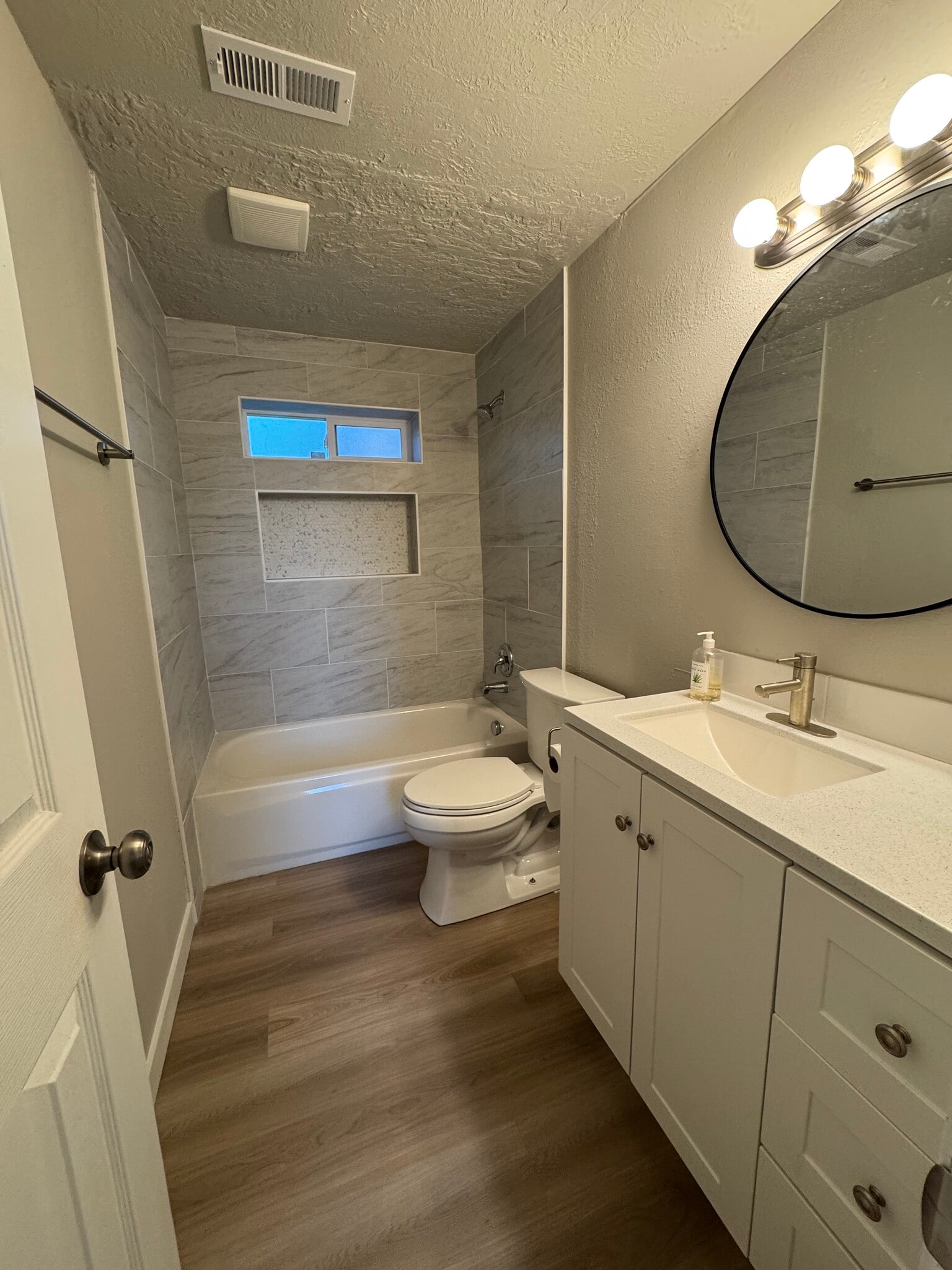 Newly renovated bathroom - 1822 W Nez Perce St