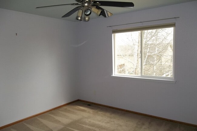 Building Photo - Bright and Functional 3 Bedroom Home with Flexible Layout