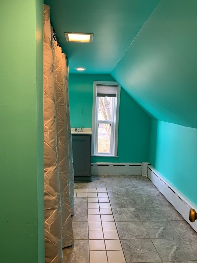 Building Photo - HEAT IS NOW INCLUDED IN THE RENT!Charming ...