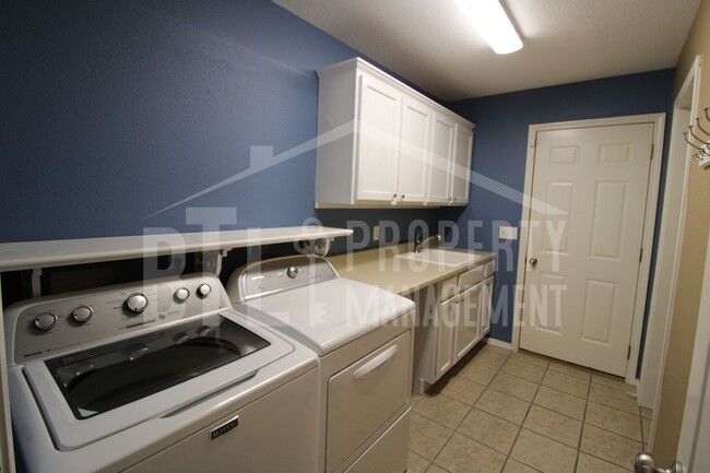 Building Photo - 175 Mesquite Dr