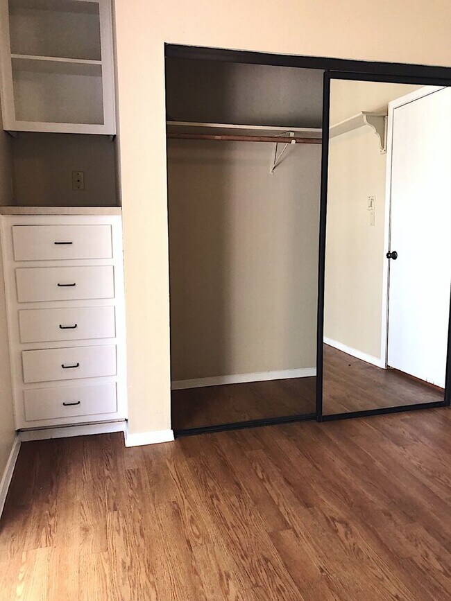 Building Photo - PEARL WEST CAMPUS - LOFTED 2BD/1BA