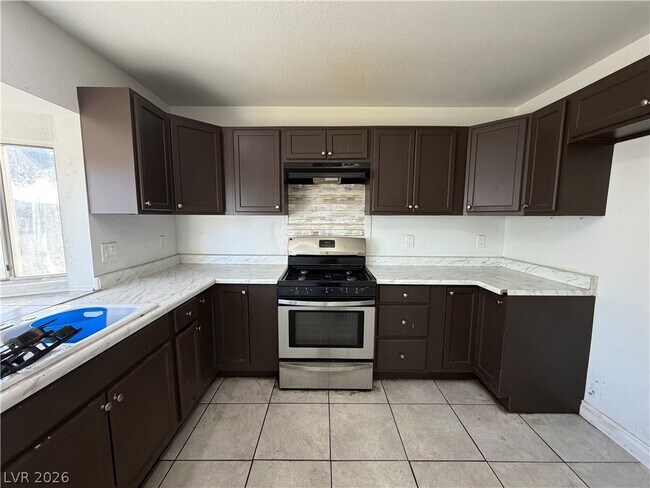 Building Photo - 5971 Vía Capri Dr