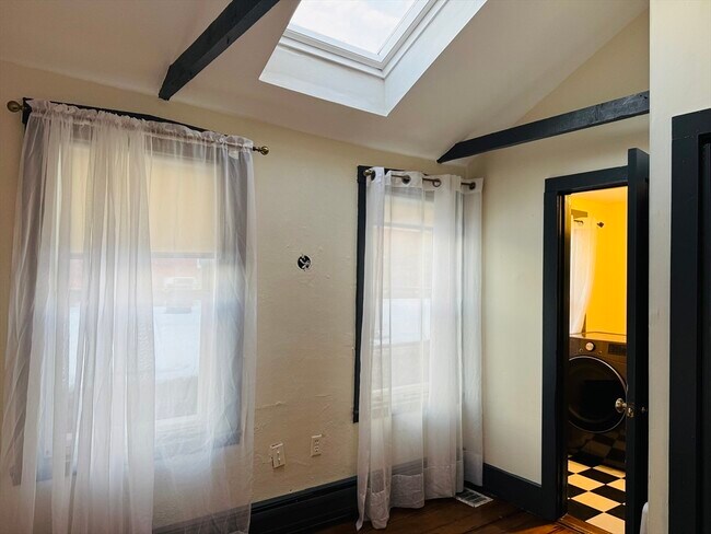 Building Photo - 125 Essex St