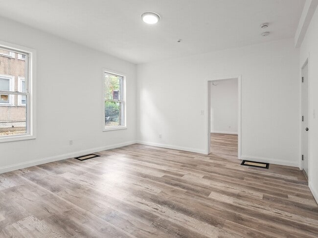 Building Photo - 42 William St