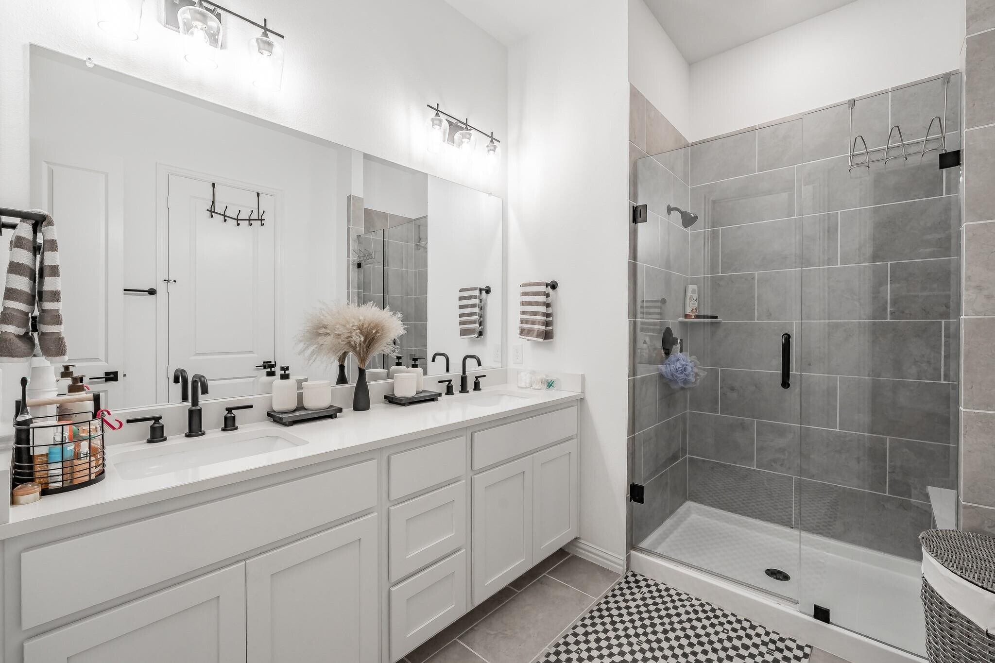 Primary Bath - 7505 Laburnam Rd