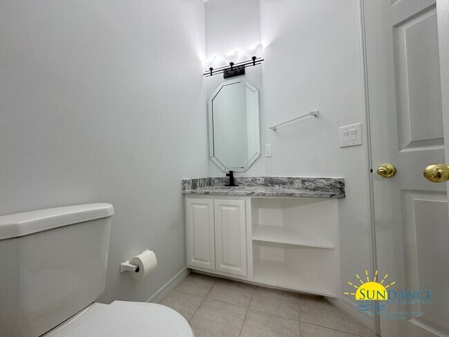 Building Photo - Spacious & Stylish 4-Bedroom Home Near Hurlburt AFB!