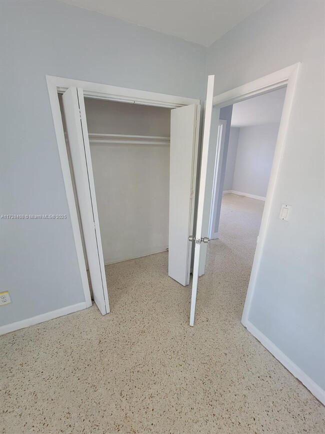 Building Photo - 2 bedroom in Miami FL 33137