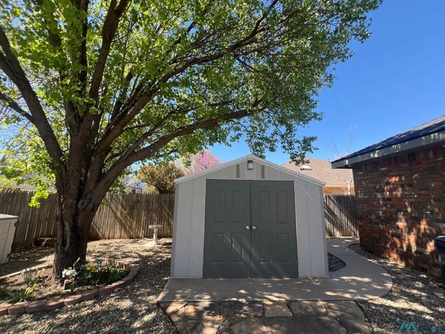 Building Photo - 721 Jeanie Dr