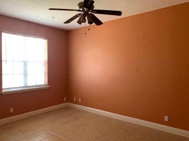 Building Photo - 145 Morning Dew Cir