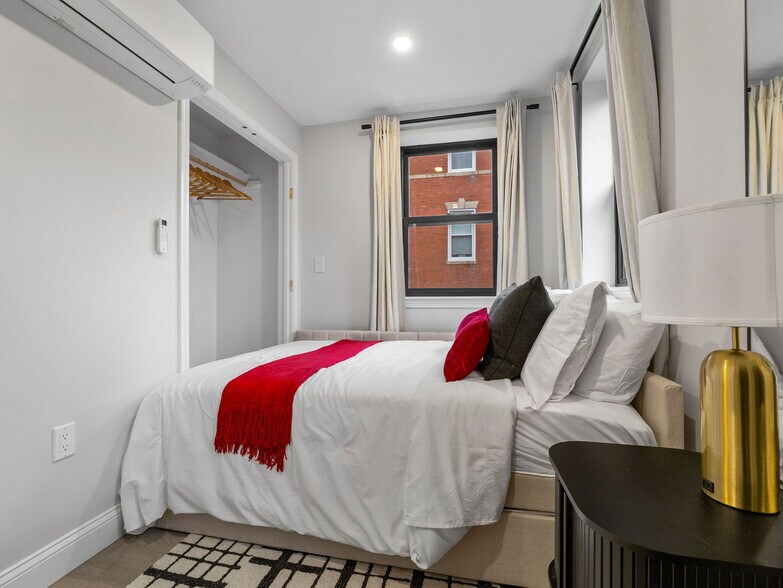 Building Photo - 193 Salem St