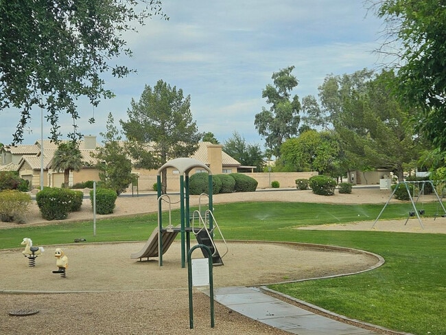 Building Photo - 1867 E Brentrup Dr