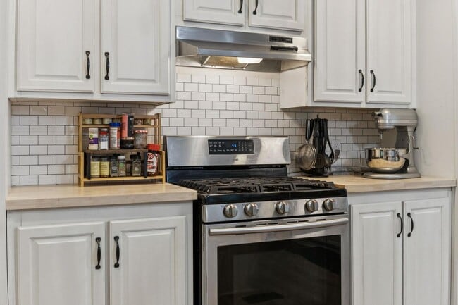 Building Photo - 3063 Sweet Home Rd