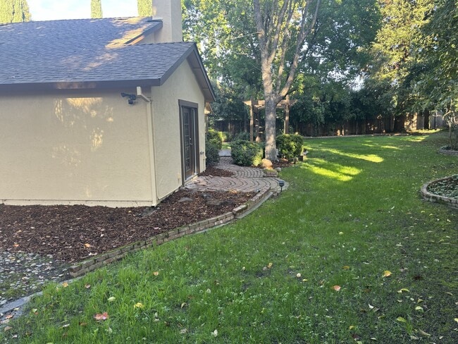 Building Photo - 34 Alvares Ct