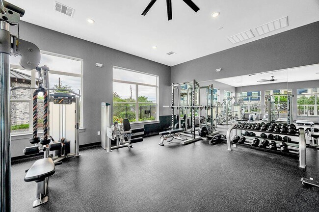 Building Photo - Limited-Time Offer: 2 Weeks Free on Modern 1-Bed!