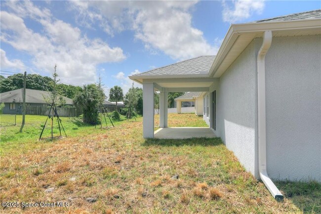 Building Photo - 1126 Laconia St