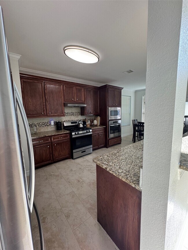 Building Photo - 1110 Hector Ave