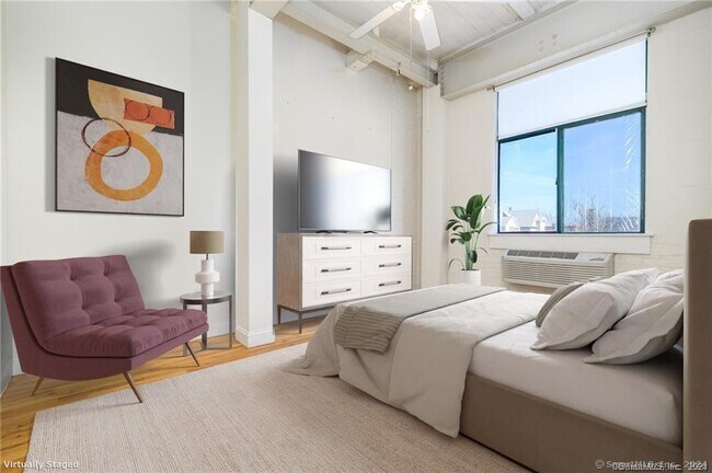 Building Photo - 390 Charles St