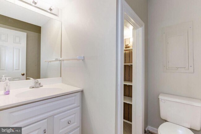 Building Photo - 1759 N Cliff St