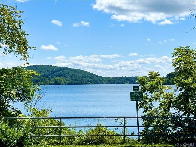 Building Photo - 722 US-6