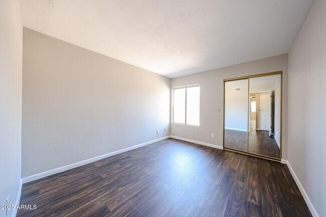 Building Photo - 747 S Ext Rd