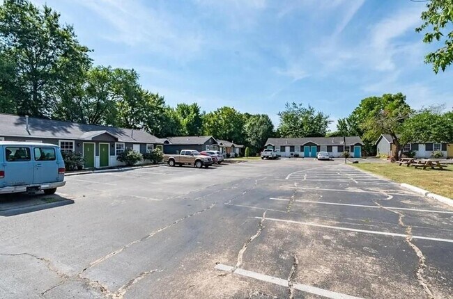 Building Photo - 413 Ewalt Ave