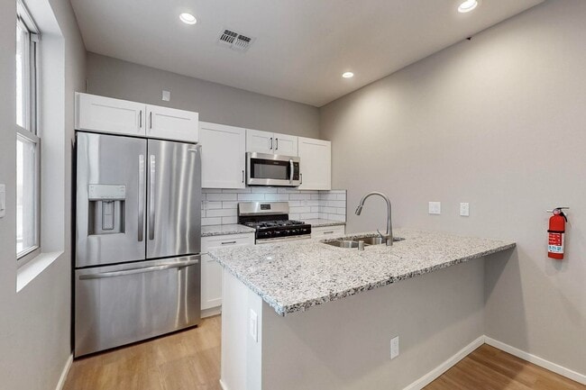 Building Photo - New Townhouse NE Heights 2/bedroom 1.5/bath 1/CG