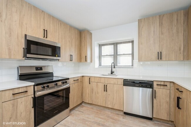 Building Photo - 6253 N Talman Ave