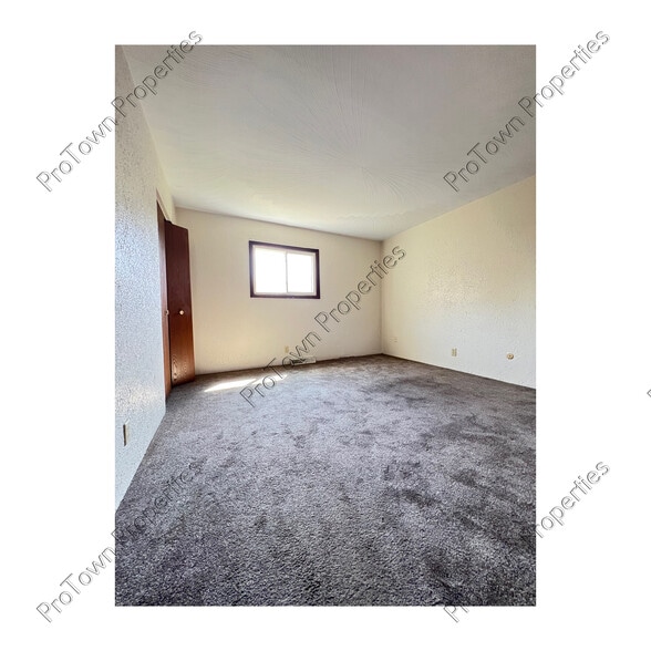 Building Photo - 698 Meadowood Ln