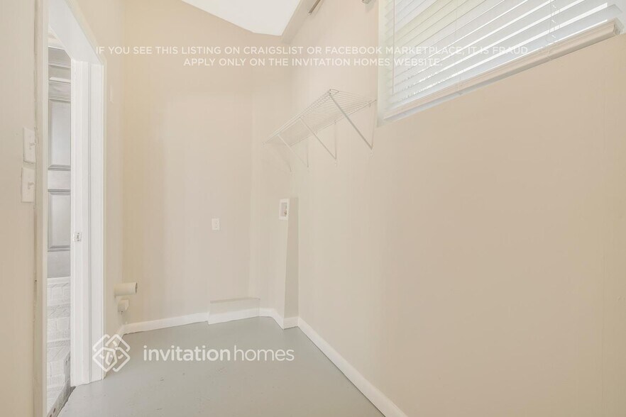 Building Photo - 1144 Skye Dr E