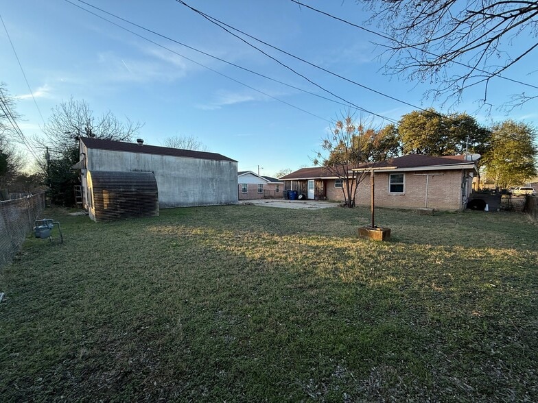 Building Photo - 922 Havenwood Dr
