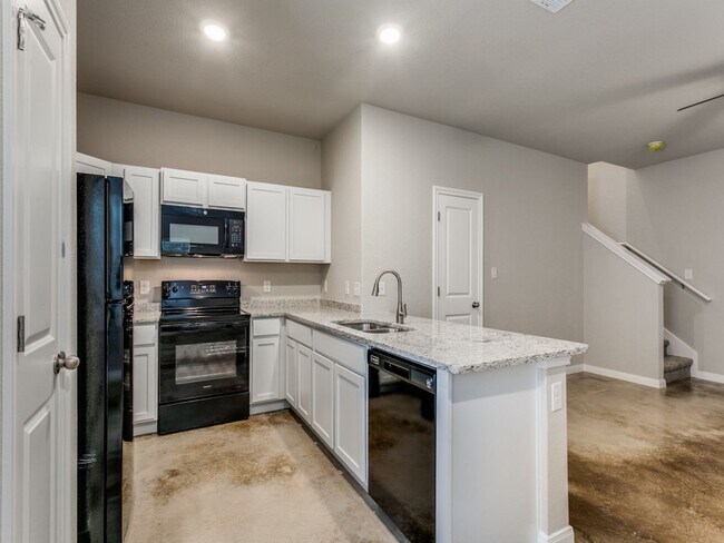 Building Photo - 1 Month Free Rent! New Construction Duplex!