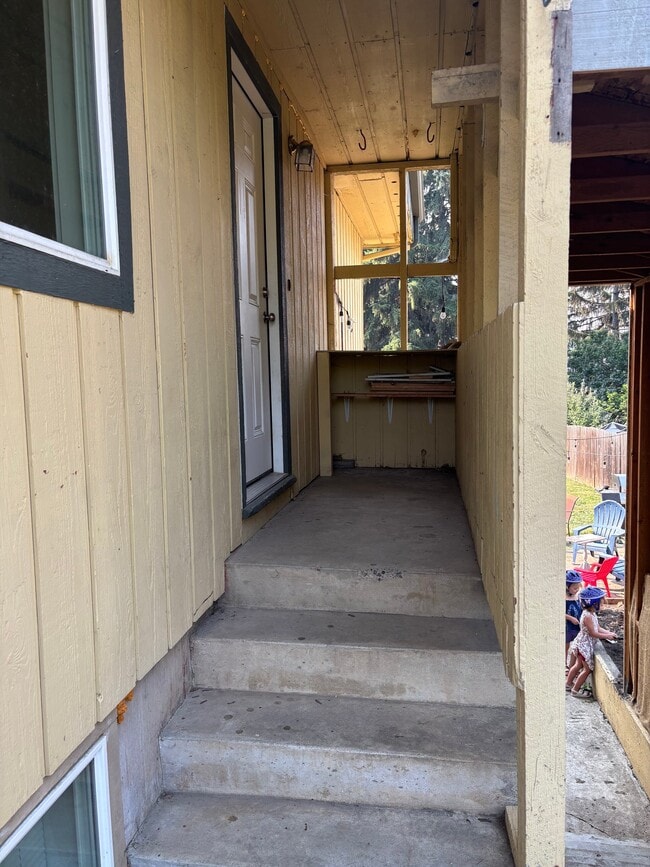Building Photo - 705 Hidden Ln