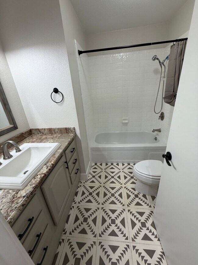Building Photo - 3 Bedroom | 2 Bathroom | Single-Family Home in Sacramento