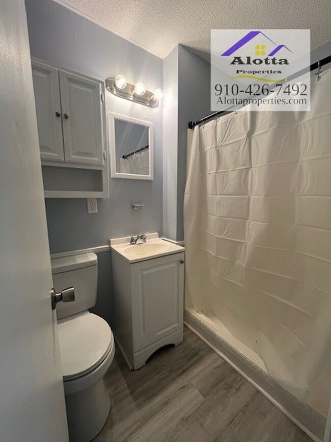 Building Photo - 3250 Willard Dr