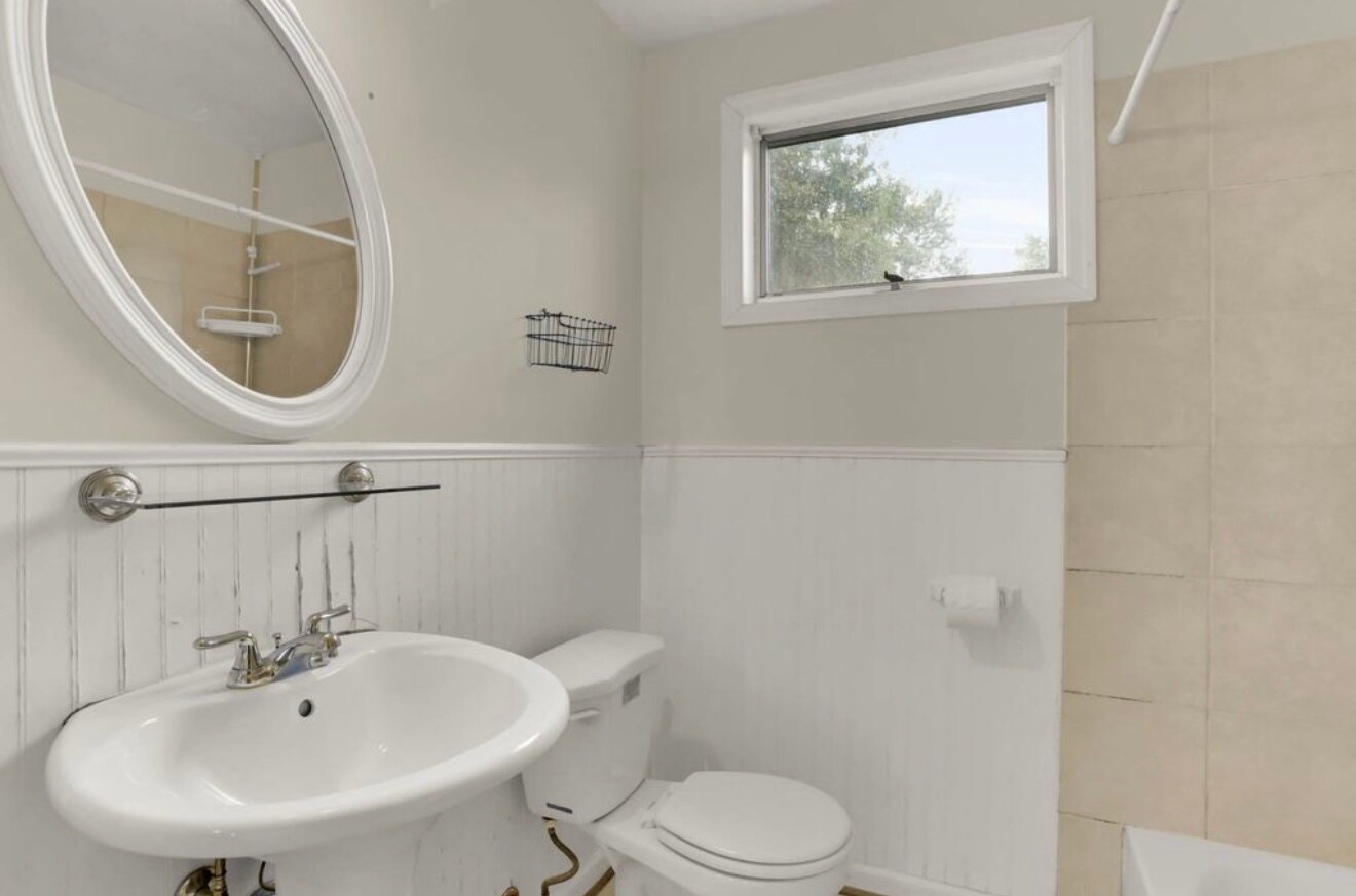 Bathroom - 3405 Rutgers St