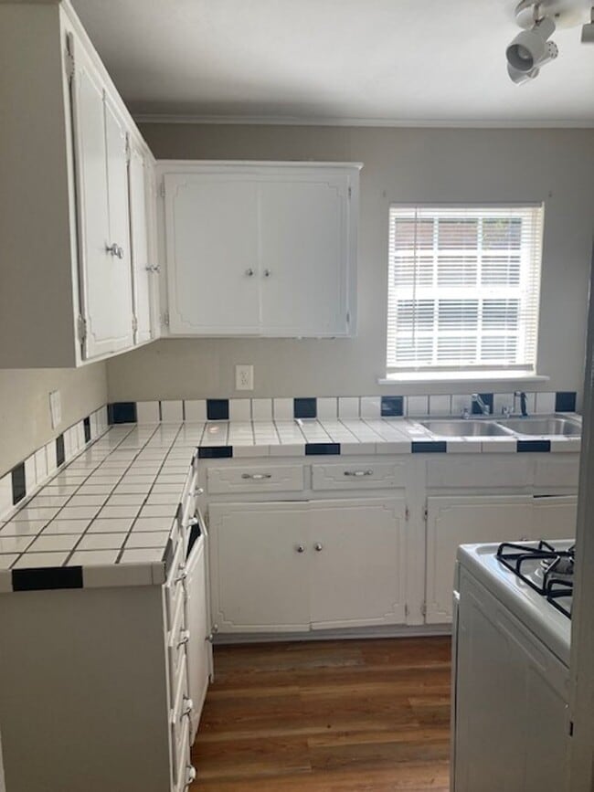 Building Photo - 340 Stone Cir