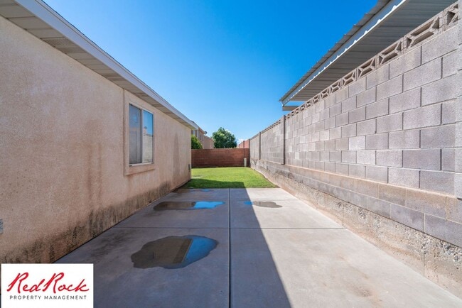 Building Photo - 2620 E 700 N