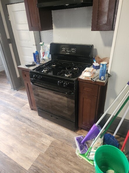 Building Photo - 2117 S Maple St