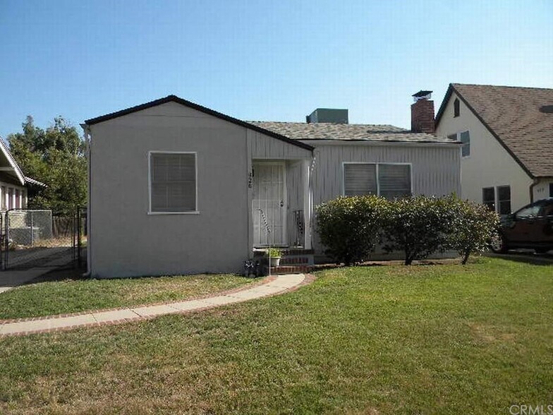 Building Photo - 926 Campus Ave