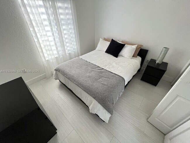 Building Photo - 8330 NW 107th Pl